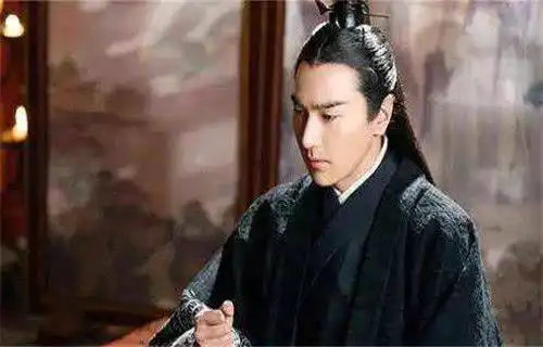 白浅是九尾白狐,夜华是黑色玄龙,那阿离的真身是什么
