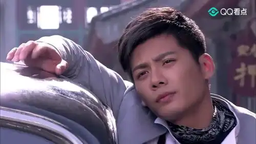 男神果然是男神呀,看靳东大手一挥后面几个美娇娘就出屋了