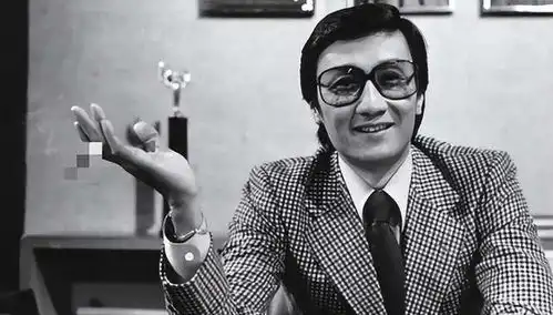 成龙称他是传奇,合影时李小龙都靠边站,四哥谢贤地位有多高