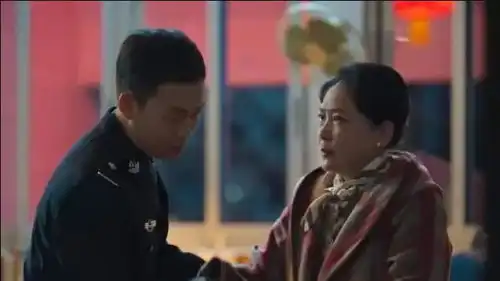 她曾是影视圈初代女神,曾与张铁林恋爱,如今在狂飙甘当绿叶