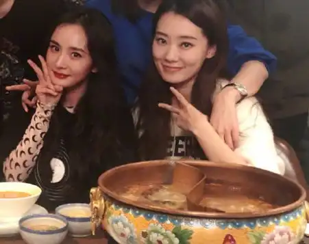 悲哀周冬雨主导三影后同框,杨幂却沉迷于仙剑三美同框