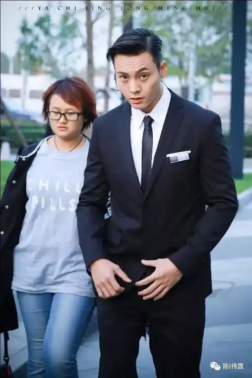 陈伟霆最新剧照,一身正装,太尼玛帅了