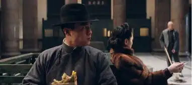 他是征服了葛优章子怡,还和王家卫同档期竞争票房的一位新人导演