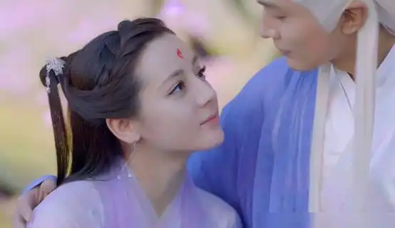 你喜欢东华帝君的霸道宠爱,还是喜欢陈芊芊韩烁的可狼可奶