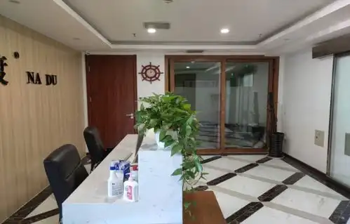 北京地标大望路华贸中心高区精装修带家具正对电梯间出租办公楼租赁北京我爱我家
