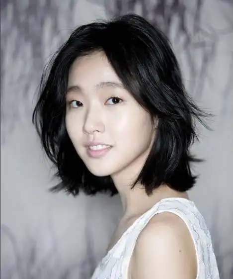 周冬雨的眼睛都变了,为什么主流审美推崇双眼皮
