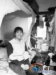 求助海口环卫女工一家蜗居阳台需棉被御寒
