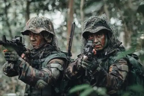 都是特种作战,为何特种兵脸上涂抹油彩,而特警却要戴面罩