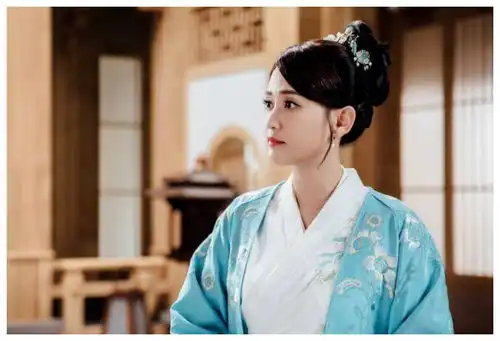 已年过38岁,还强行在剧中扮嫩的4位明星,最后一位已经64岁