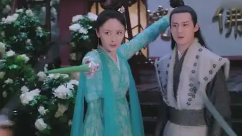 天乩之白蛇传说齐霄救美,小青直言现在心跳加速
