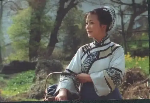 红楼梦罕见旧照和陈晓旭情同姐妹,虽不红却让许多人羡慕不已