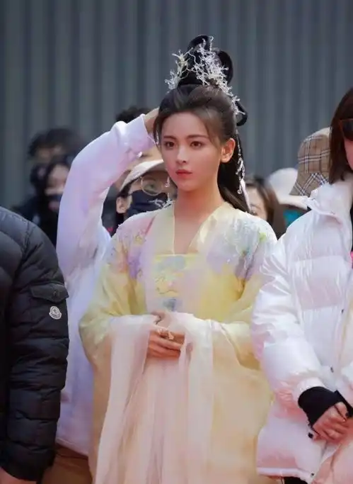 二番广场好热闹杨超越资源逆天新剧七时吉祥压番丁禹兮