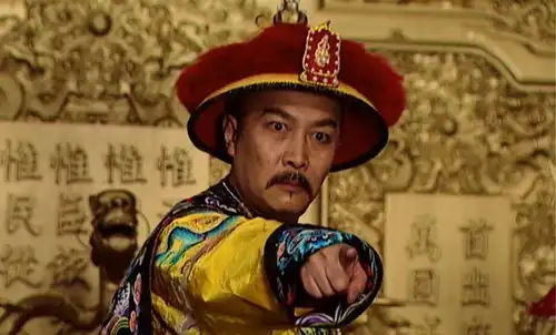 年羹尧李卫刘墉田文镜,四个汉臣只有二人头上有通天纹,这是当奴才的奖赏