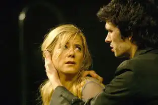 求本韦肖演出哈姆莱特的剧照,如果有视频就更好了