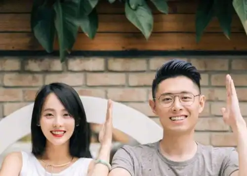 张嘉倪跑男被朱亚文举高高超开心,粉丝买超正在赶来的路上