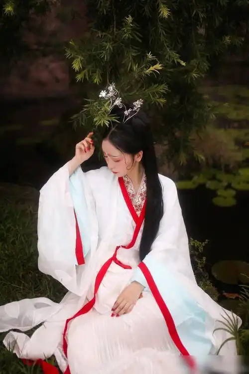 七绝十二首丨来风吹落云头雨,泛起阶前数缕烟
