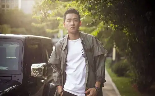 匆匆那年7年,白敬亭杨玏已成顶流,当年帅惨的他疑似退圈