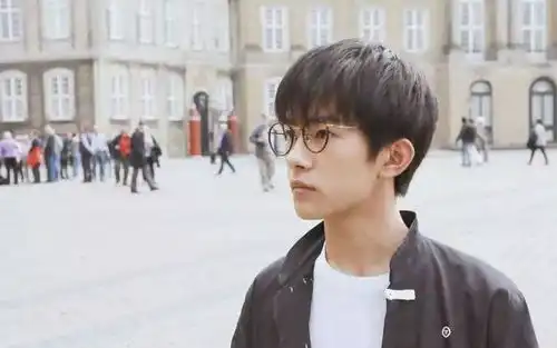 颇具小王子气质,易烊千玺圈粉无数