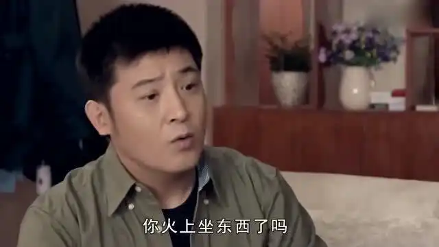 房间突然传出一股糊味,男子赶紧打开前妻的房门,现场一片狼藉