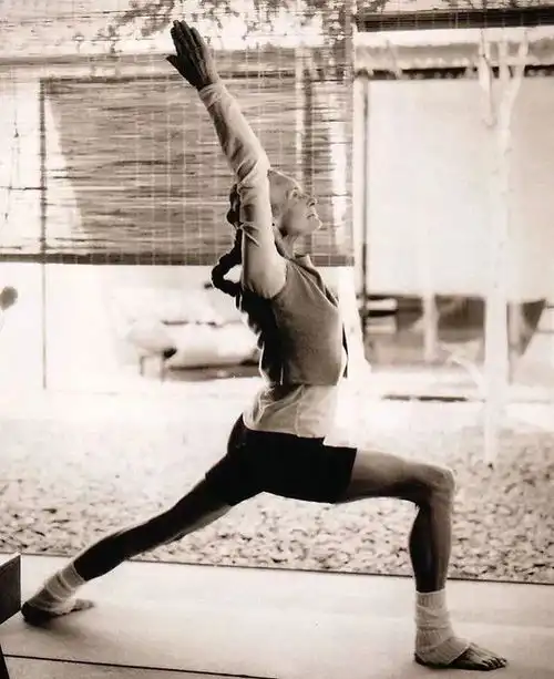 瑜伽之路看见这些60多岁的瑜伽老太太,我相信瑜伽可以突破年龄