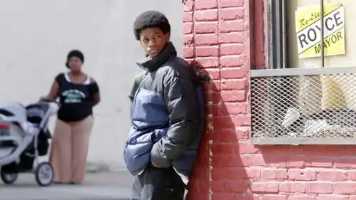 真实的美国街角,远比美剧里更残酷