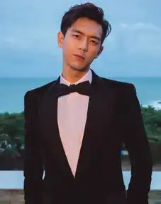 李现曾经出演微微一笑很倾城看到剧照后,网友原来是他
