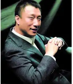 四处要饭关狗笼盘点童年生活悲惨的10大明星