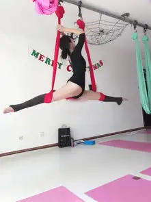 女神李羽桐高空苦练瑜伽
