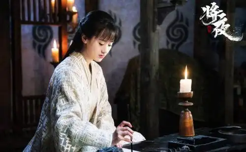 她是清纯漂亮的蓝馨,也是如懿传里的后妃,人美戏好却不红