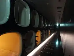 探秘胶囊酒店在专属蜗居中休养生息
