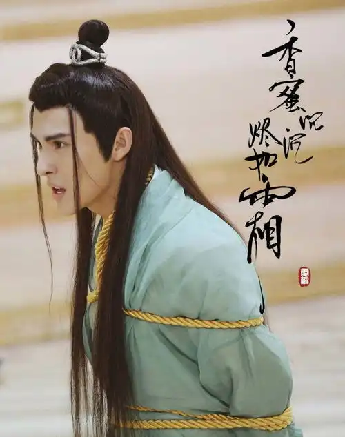 剧中整容脸明显,自拍却把双眼皮都给拍没了,网友扑哧君厉害
