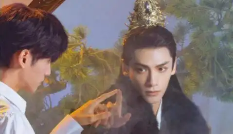 古装仙侠剧长月烬明,罗云熙白鹿的合照看起来cp感十足
