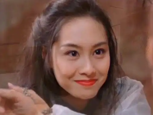 48岁朱茵复出,仅仅2条视频就吸粉170万,剧中的经典笑容重现
