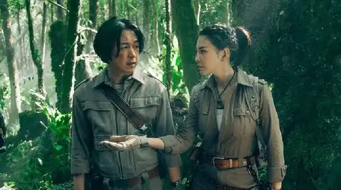 张雨绮告别杨雪莉,大口吃炸虫子引热议,网友果然是本色出演
