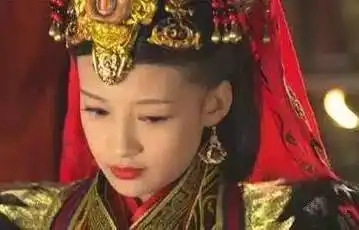都说孙怡和李沁像双胞胎,卸下妆容看两人素颜照,简直是差之千里
