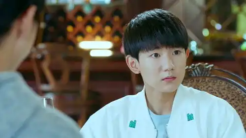 我们的少年时代一提到蛋糕,邬童瞬间瞪大双眼眼,这是什么情况
