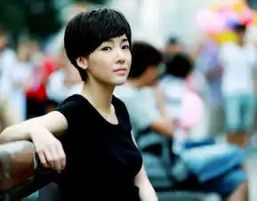 刑警队长杀青叶一云演绎知性女警花
