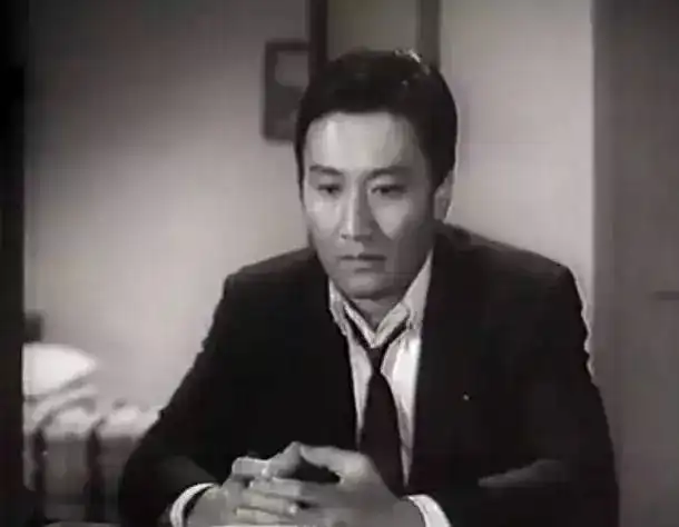 83岁谢贤获终身成就奖,晚年合作周星驰,还演过英雄本色的豪哥
