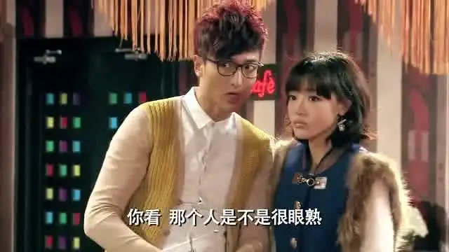 爱情公寓4悠悠跟关谷去酒吧找人,却看到了美嘉的初恋男友