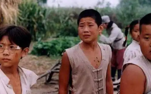 他因小兵张嘎爆红,取张少华孙女为妻,和老婆相比颜值差距大