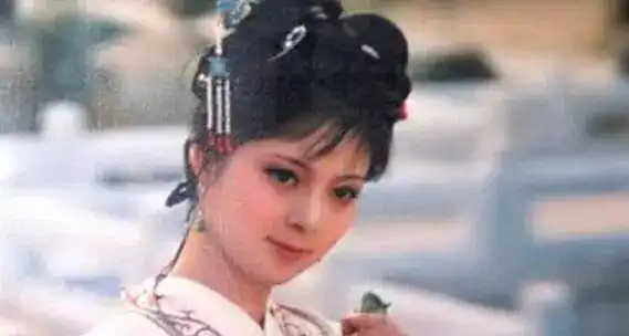 红楼梦元妃省亲,宝钗的做法为她宝二奶奶的身份奠定了基础