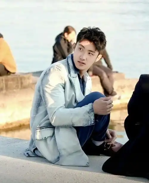 娱乐几位新晋打星,家暴男子天团f4
