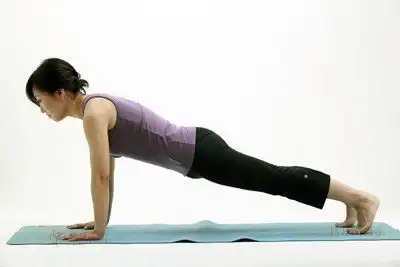 瘦腹排毒事半功倍瑜伽5招式