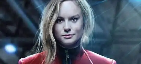 惊奇队长和超人谁更强,惊奇队长的身世曝光,原来她的母亲很厉害
