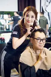 柳岩屌丝2卖萌剧照曝光马尾变身发廊妹
