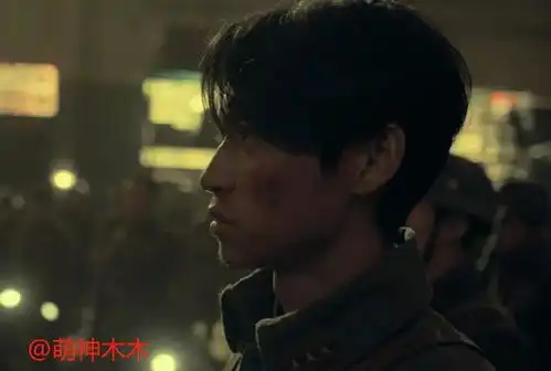 八佰三大演技败笔,杜淳的方言黄晓明的亮相,非专业演员太多
