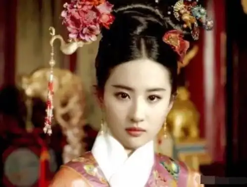 从杨幂到唐艺昕,清宫造型才是检验颜值的标准,难怪刘亦菲不演
