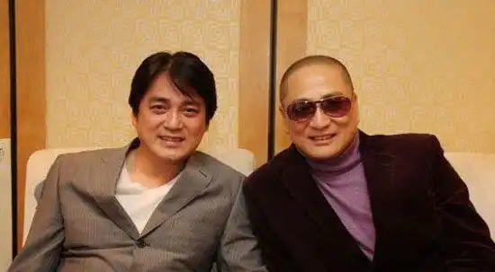 与刘德华齐名,翁美玲因他自杀,和妻子差25岁生下2对双胞胎