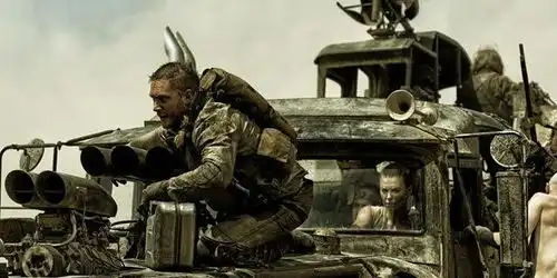 有关汽车的电影,没有比它更酷的,疯狂的麦克斯4狂暴之路
