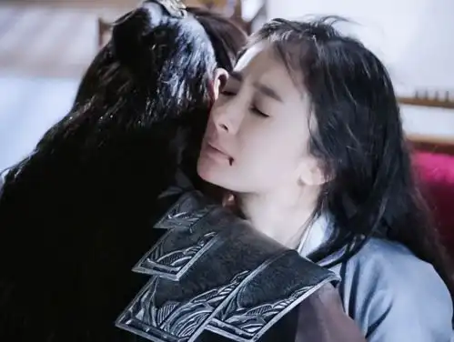 35岁杨幂再演御姐,携手小9岁当红小生组cp,光看剧照都满意
